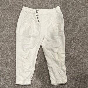 Free People White Button-Up Distressed Drop Crotch Capris-Size 0